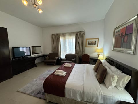 Communal lounge/ TV room, Bed, TV and multimedia, Living room, Photo of the whole room, Seating area, Bedroom, hair dresser