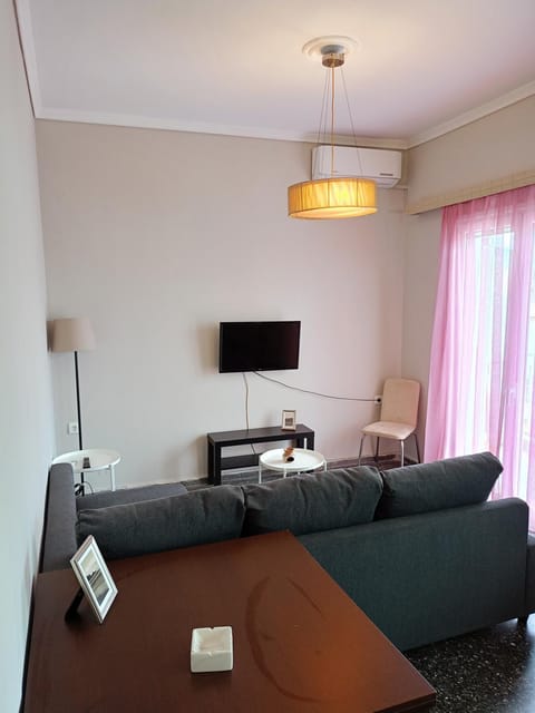 TV and multimedia, Living room, Seating area, air conditioner