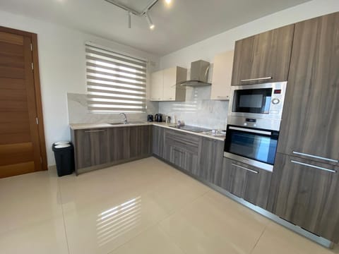 Beachfront 9ten11 Maisonette w Terrace by Homely Apartment in Malta