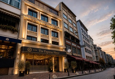 Property building, Facade/entrance, Night