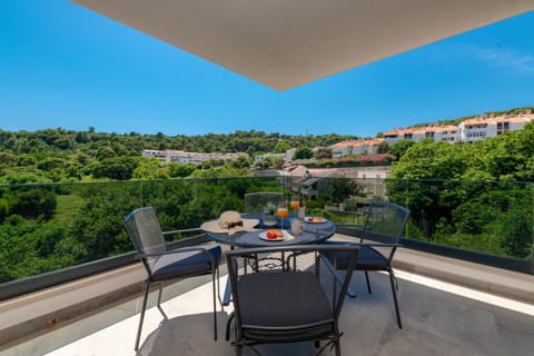 Day, Natural landscape, Balcony/Terrace, Seating area