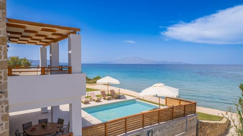 Property building, Sea view, Swimming pool