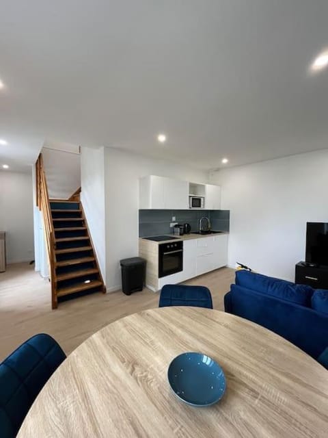 Kitchen or kitchenette, Living room