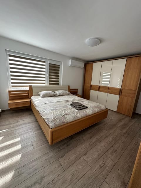 Balcony/Terrace, Photo of the whole room, Bedroom, towels, wardrobe