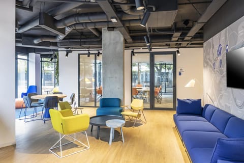 Communal lounge/ TV room, TV and multimedia, Seating area