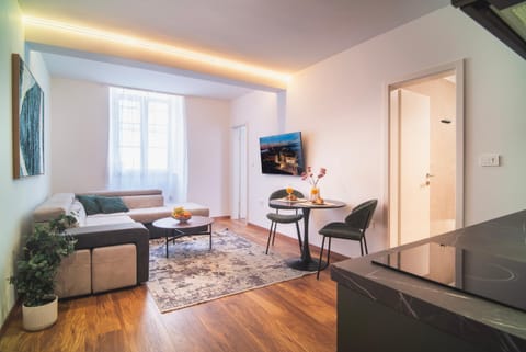 TV and multimedia, Living room, Seating area