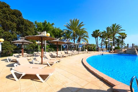 Day, Natural landscape, Pool view, Swimming pool, sunbed