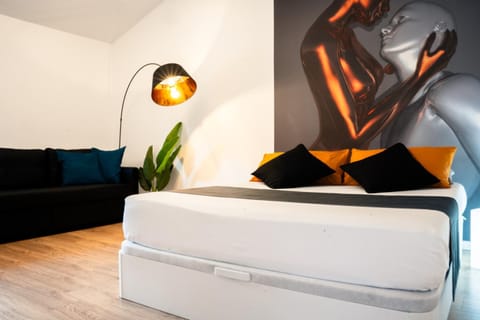 Photo of the whole room, Bedroom