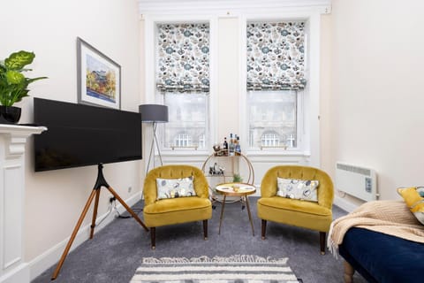 Stylish 2-Bedroom Old Town Edinburgh Apartment next to Royal Mile Apartment in Edinburgh