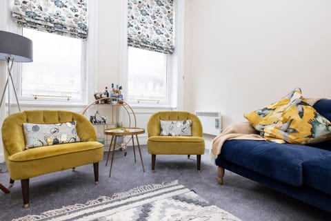 Stylish 2-Bedroom Old Town Edinburgh Apartment next to Royal Mile Apartment in Edinburgh