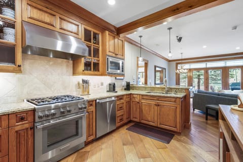 Ski-in Ski-out 1 BRDen in exclusive Horizon Pass condo Apartment in Avon