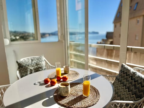 Balcony/Terrace, Living room, Dining area, Sea view