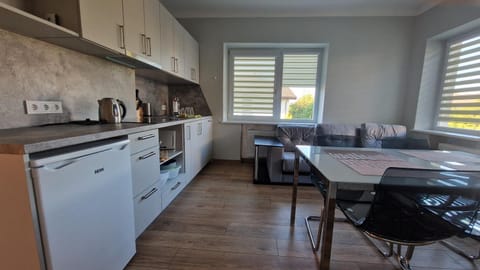 Kitchen or kitchenette, Dining area, dishwasher, oven, pet friendly, stove