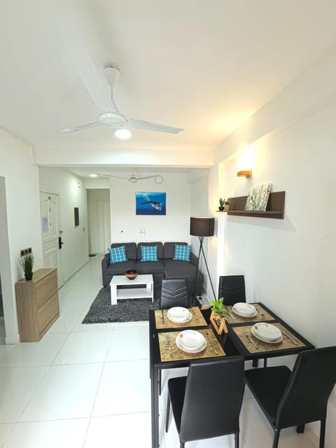 TV and multimedia, Seating area, Dining area