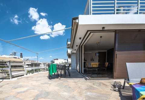 Wonder Apartment over the Sea Apartment in Alimos