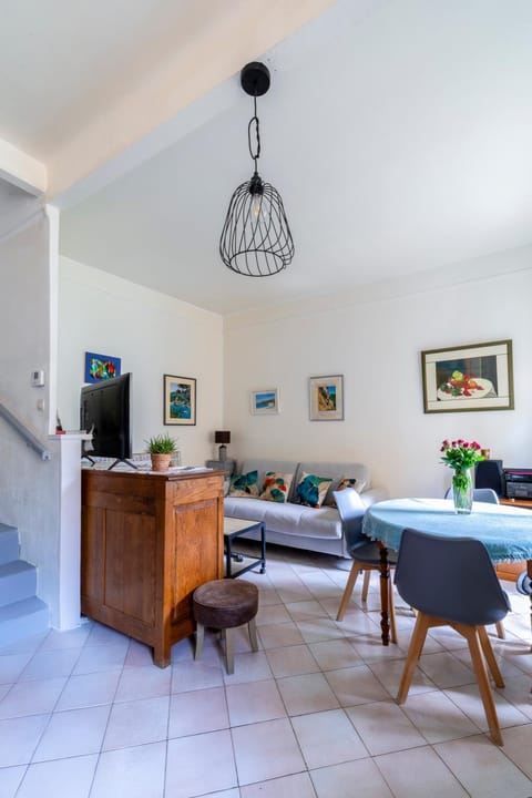 TV and multimedia, Living room, Dining area