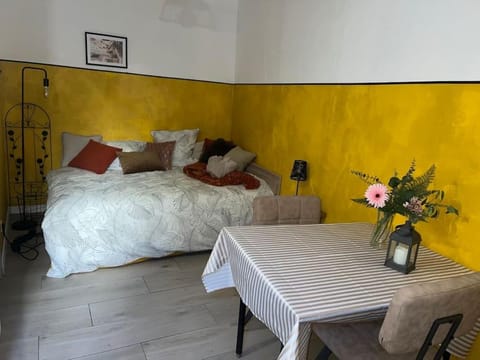 Bed, Photo of the whole room