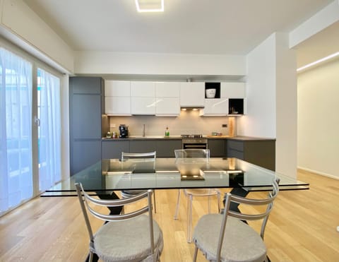 Kitchen or kitchenette, Living room, Dining area