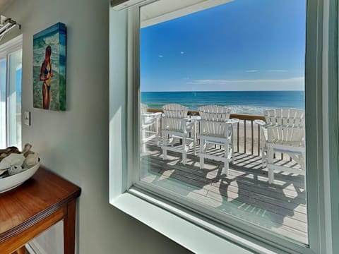 A Grande Green House in Surf City