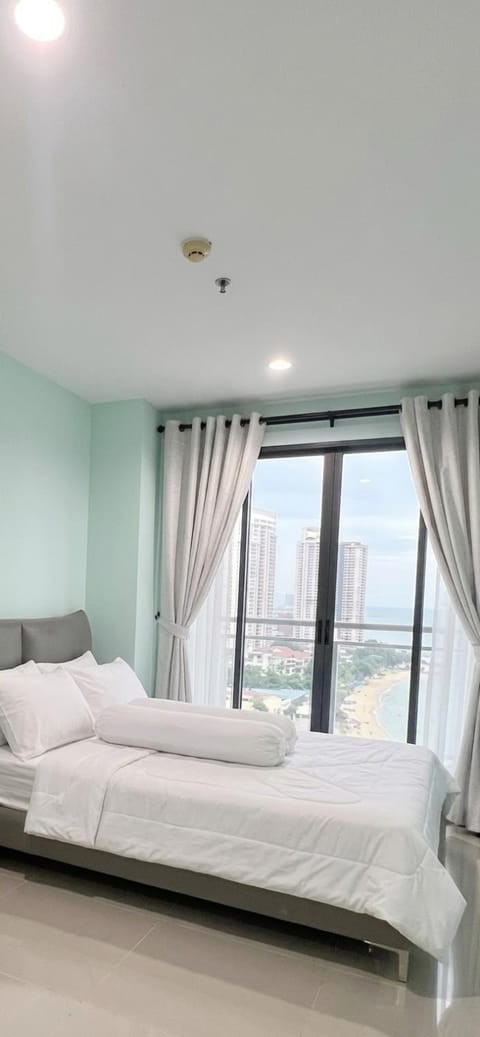 Bed, Natural landscape, Photo of the whole room, Bedroom, towels