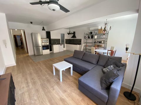 Kitchen or kitchenette, Living room
