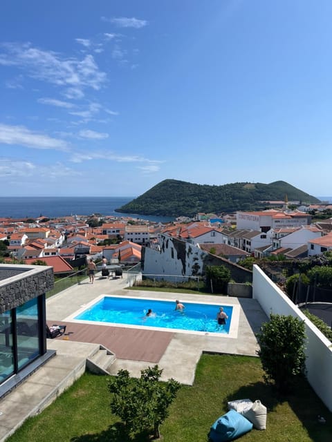 Property building, Day, City view, Mountain view, Pool view, Sea view, Swimming pool, sunbed