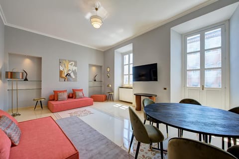 Communal lounge/ TV room, Living room, Dining area