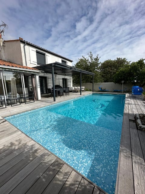 Property building, Pool view, Swimming pool, sunbed
