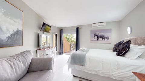 Bed, TV and multimedia, Bedroom, air conditioner