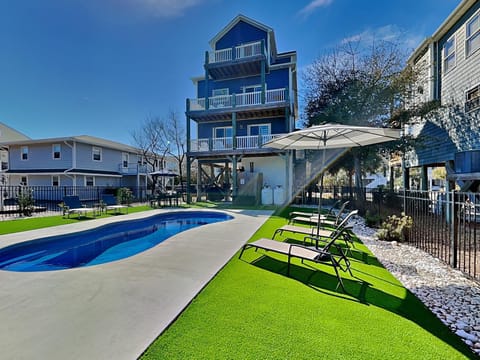 Across the Pond House in Surf City