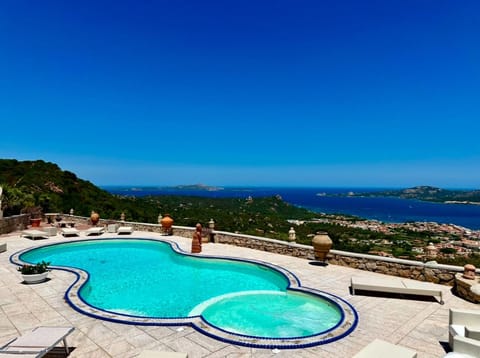 Nearby landmark, Natural landscape, Summer, Hot Tub, Balcony/Terrace, Mountain view, Pool view, Sea view, Swimming pool, Swimming pool, Entertainment, Seasons, Sunrise, Sunset, sunbed
