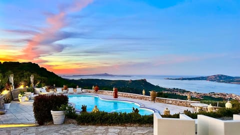 Patio, Natural landscape, Hot Tub, Massage, Solarium, Beach, Beach, Garden view, Mountain view, Pool view, Sea view, Swimming pool, Sunrise, Sunset, sunbed