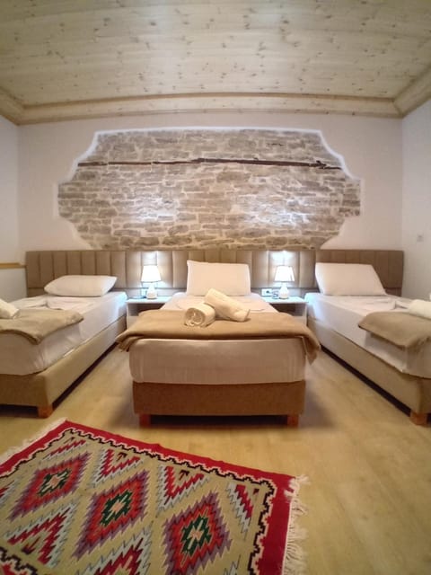 Bed, Photo of the whole room, Decorative detail, Bedroom, Family