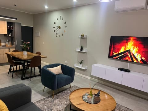Seating area, Dining area
