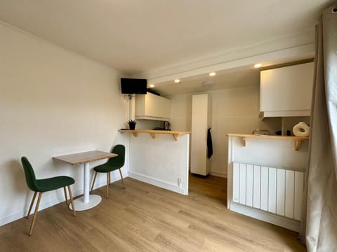 TV and multimedia, Kitchen or kitchenette, Dining area