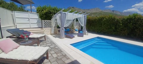 Seating area, Swimming pool