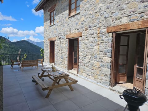 Property building, Patio, Balcony/Terrace, Mountain view, sunbed