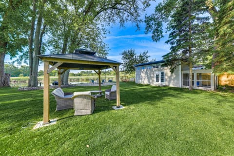 Lakefront Antioch Home Dock, Kayaks, Game Room! House in Illinois