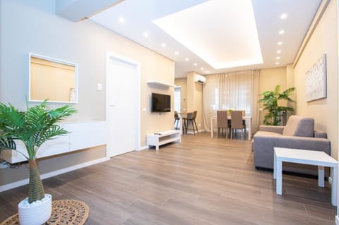 Communal lounge/ TV room, TV and multimedia, Living room, Seating area