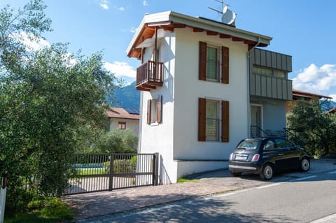 Property building, Neighbourhood, Street view, Parking