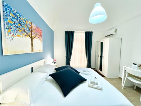 Bed, Photo of the whole room, Bedroom, towels, air conditioner