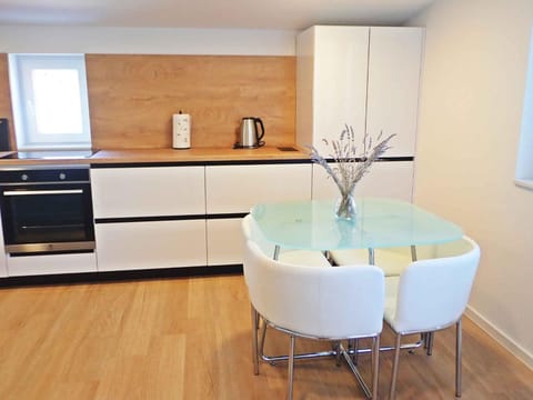 Summer, Dining area