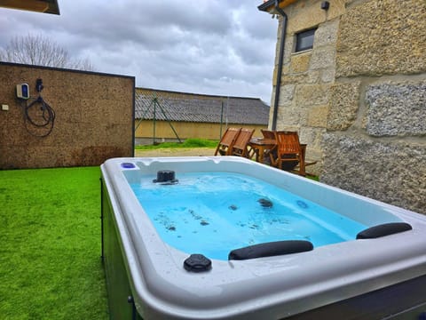 Garden, Hot Tub, Spa and wellness centre/facilities