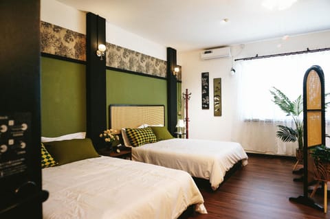 Bed, Photo of the whole room, Bedroom, air conditioner