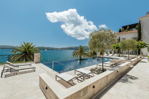 Day, Lake view, Pool view, River view, Sea view, Swimming pool, sunbed