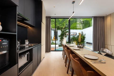 Dining area, kitchen