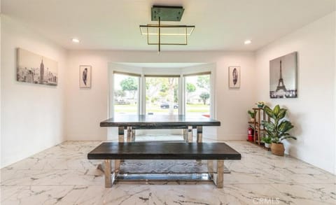 Modern comfort private room 1 Vacation rental in Compton