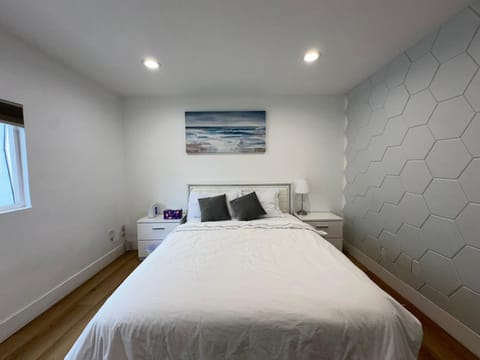 Modern comfort private room 1 Vacation rental in Compton