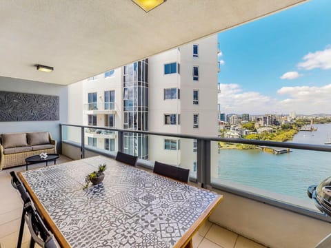 Property building, Balcony/Terrace, River view