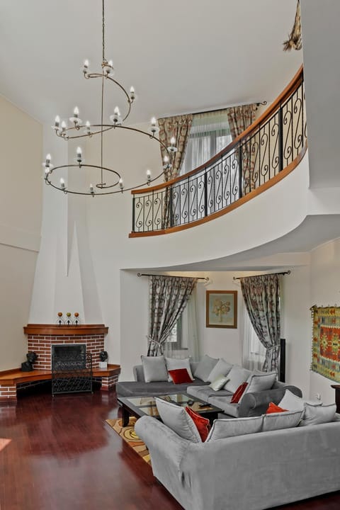 Living room, Seating area, fireplace